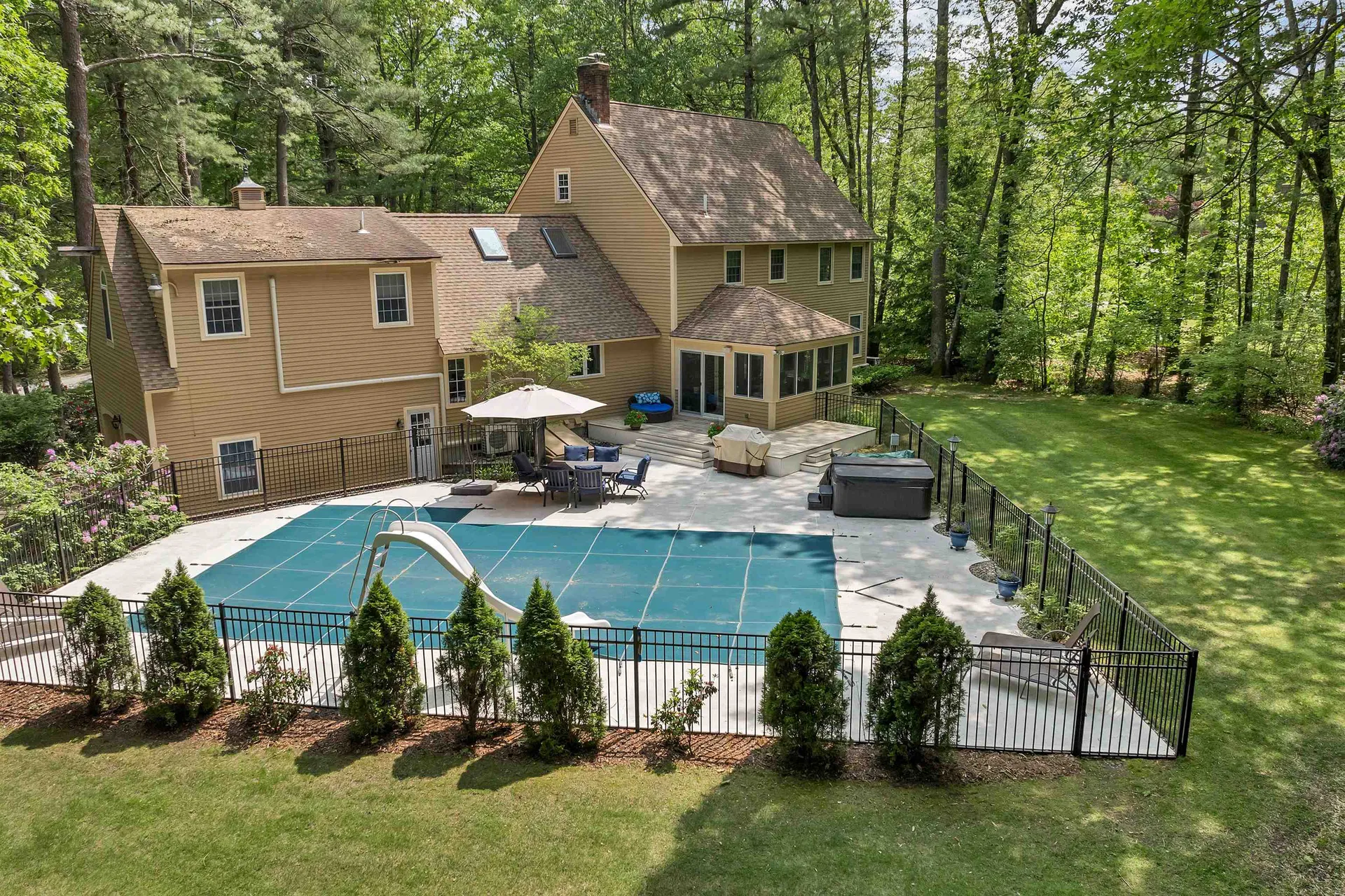 32 Holton Circle Londonderry NH 03053