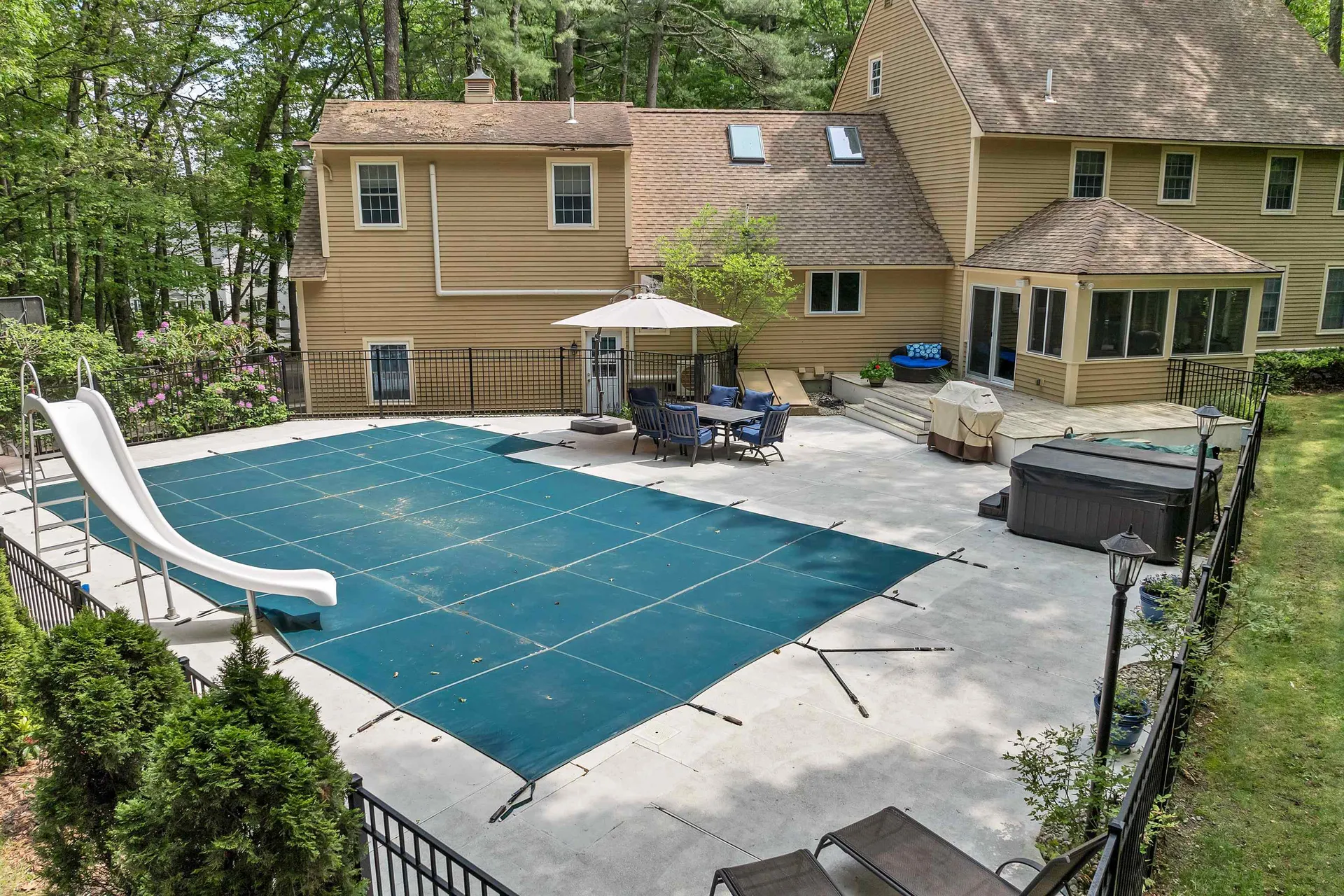 32 Holton Circle Londonderry NH 03053