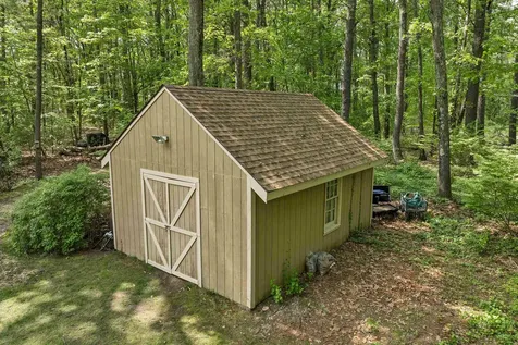 32 Holton Circle Londonderry NH 03053