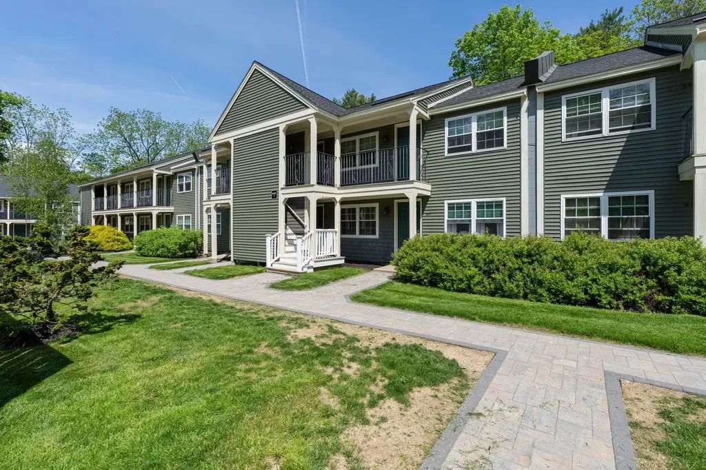 48 Cricketbrook Drive Dover NH 03820