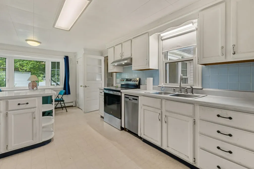 18 Elliot Park Dover NH 03802