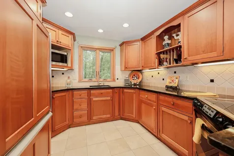 36 Old Farm Road Bedford NH 03110