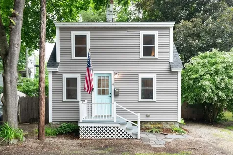 4 Elm Court Newmarket NH 03857