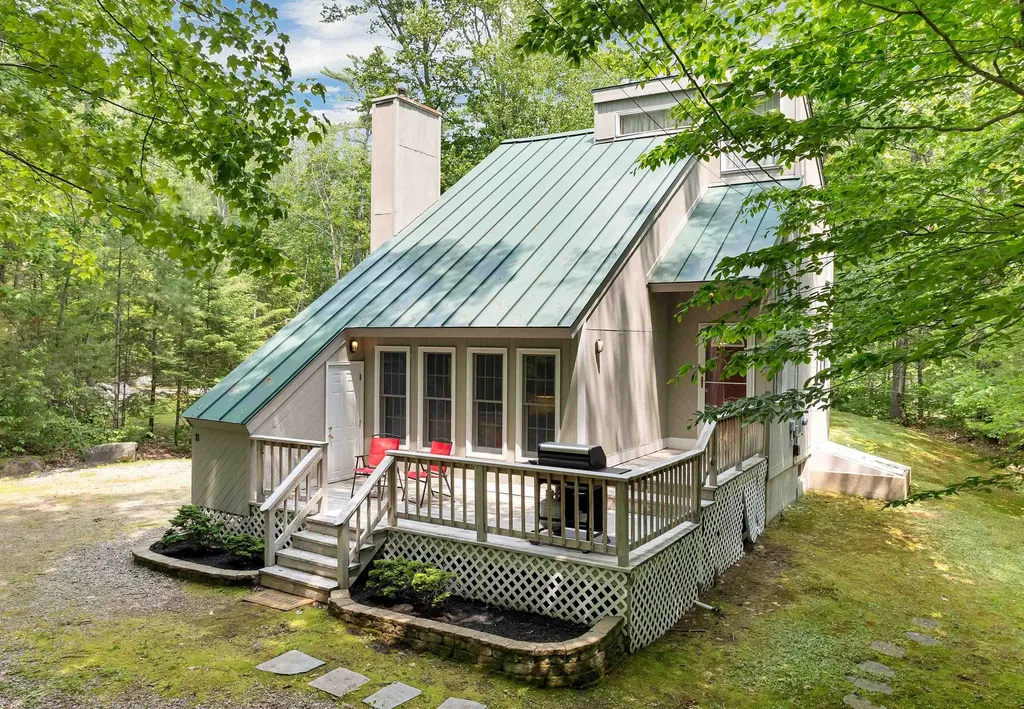 21 Wintersport Street Moultonborough NH 03254