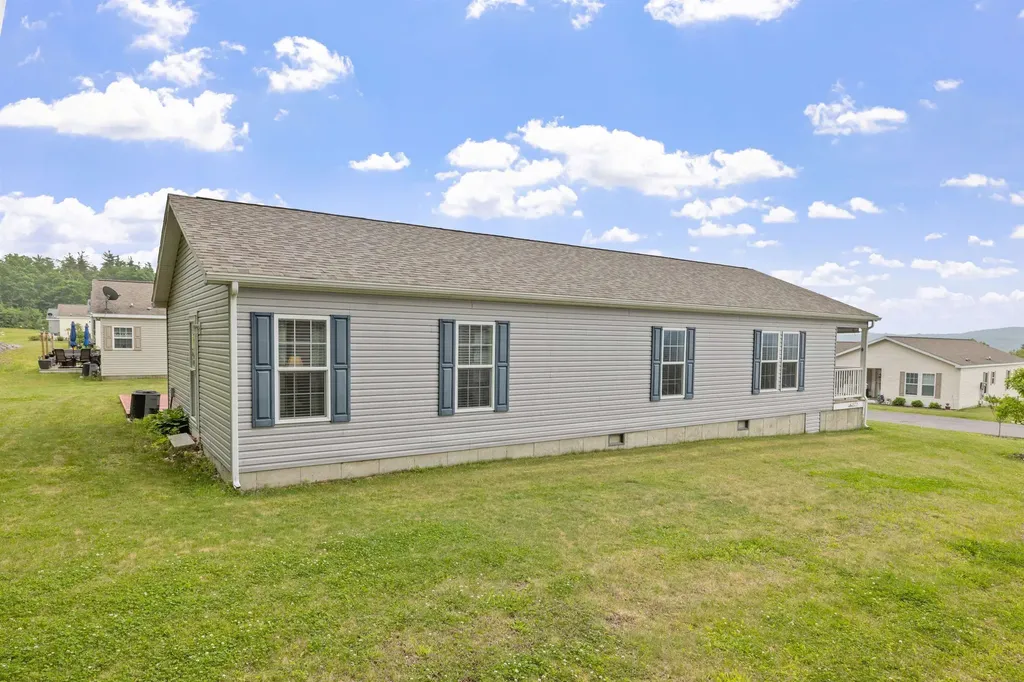 10 Dynamic View Drive Franklin NH 03235
