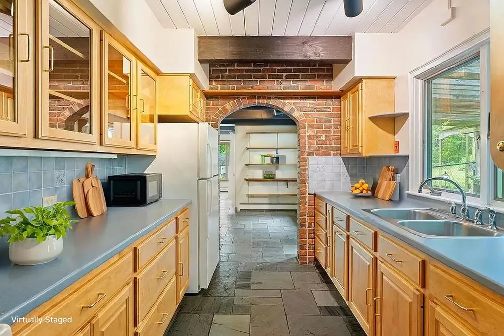 2 Little Hook Road Lee NH 03861