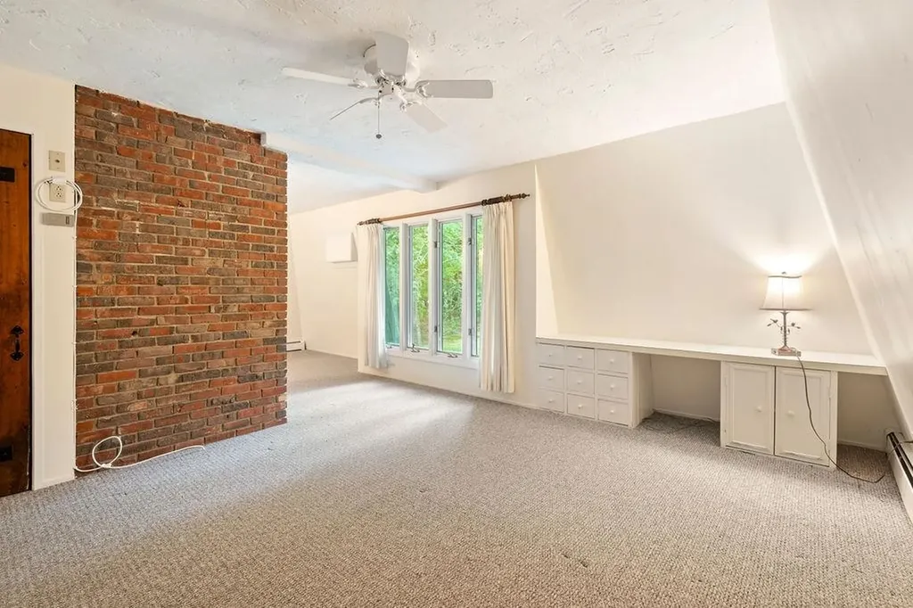 2 Little Hook Road Lee NH 03861