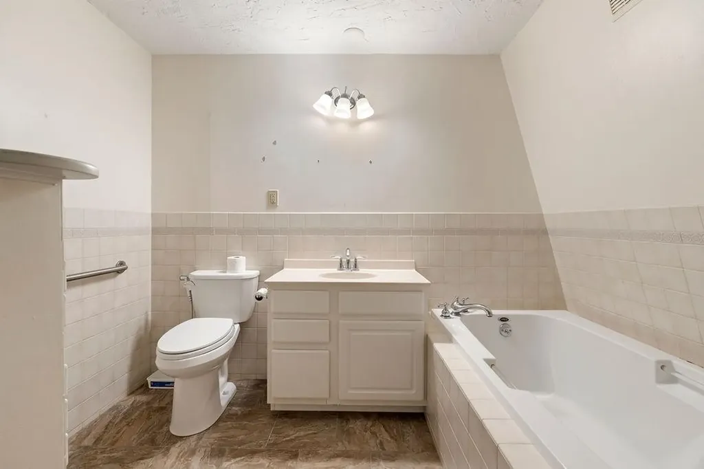 2 Little Hook Road Lee NH 03861