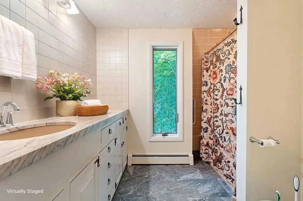 2 Little Hook Road Lee NH 03861