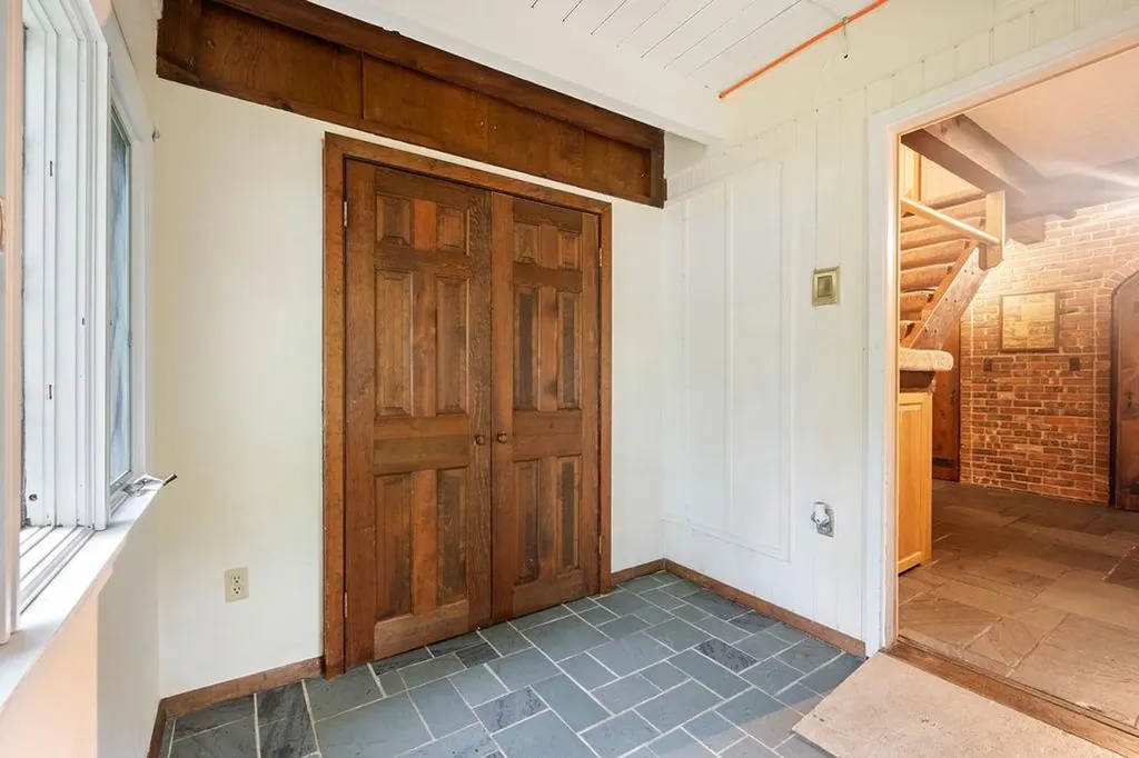 2 Little Hook Road Lee NH 03861