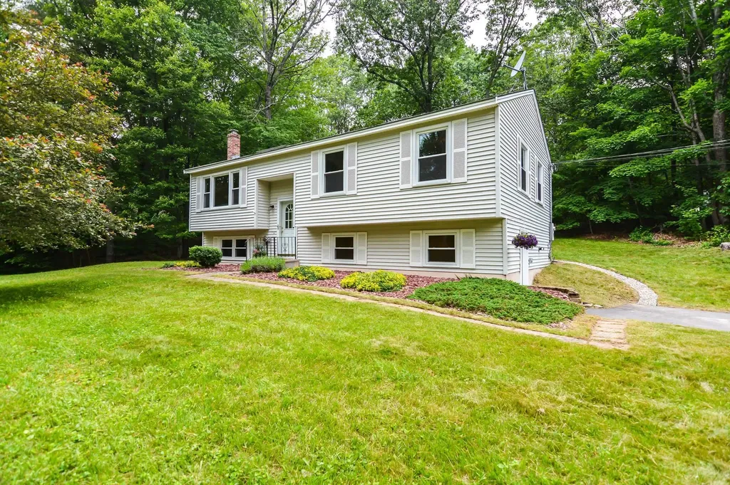 18 Shelly Drive Derry NH 03038