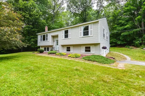 18 Shelly Drive Derry NH 03038