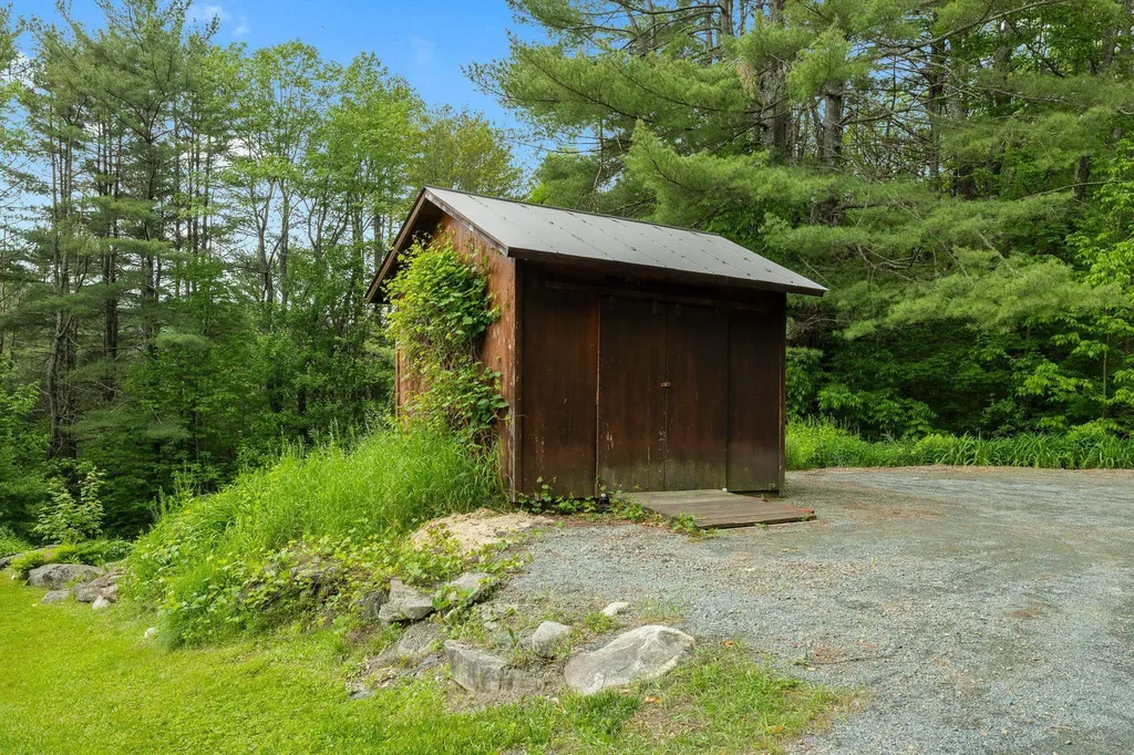 1957 Gove Hill Road Thetford VT 05075