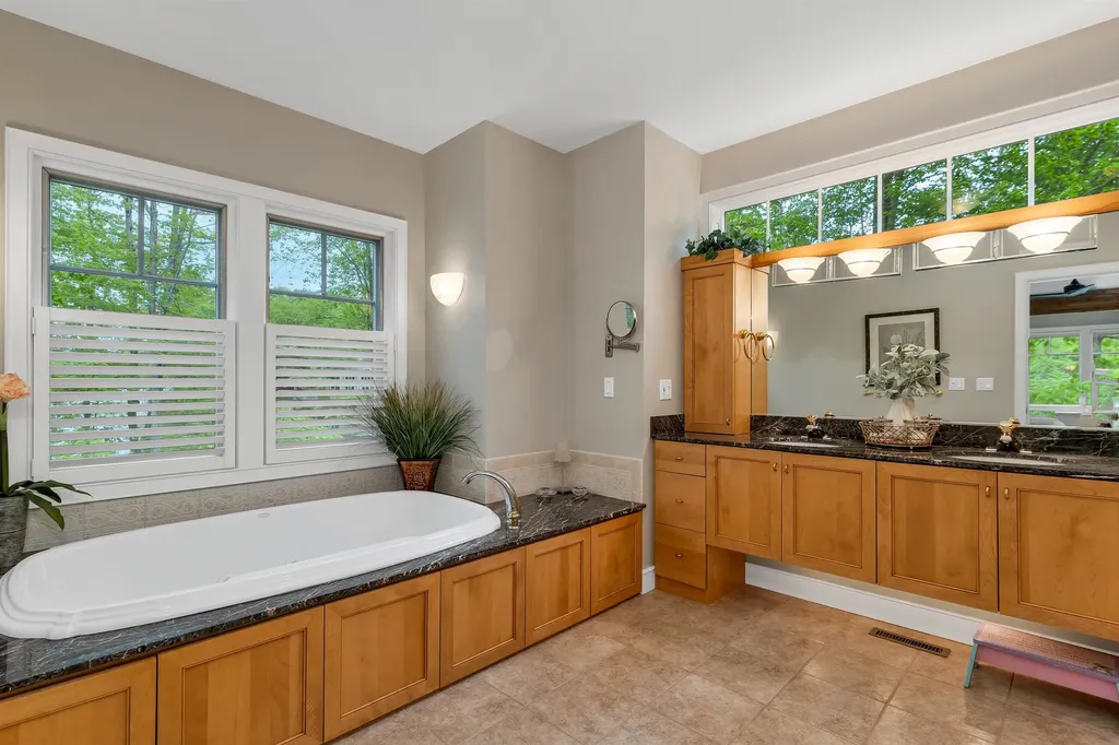 11 Blackberry Lane Wolfeboro NH 03894