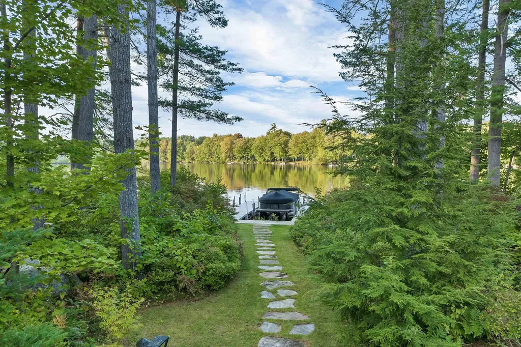 11 Blackberry Lane Wolfeboro NH 03894
