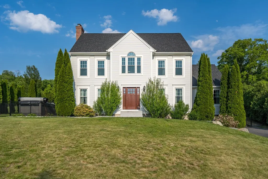 3 Sir Isaac Way Hudson NH 03051