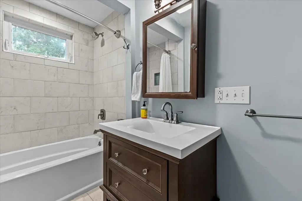 11 Barrett Street South Burlington VT 05403