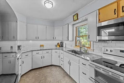 11 Barrett Street South Burlington VT 05403