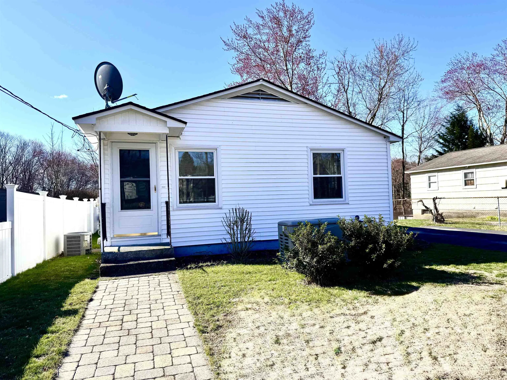 18 Tampa Street Nashua NH 03064