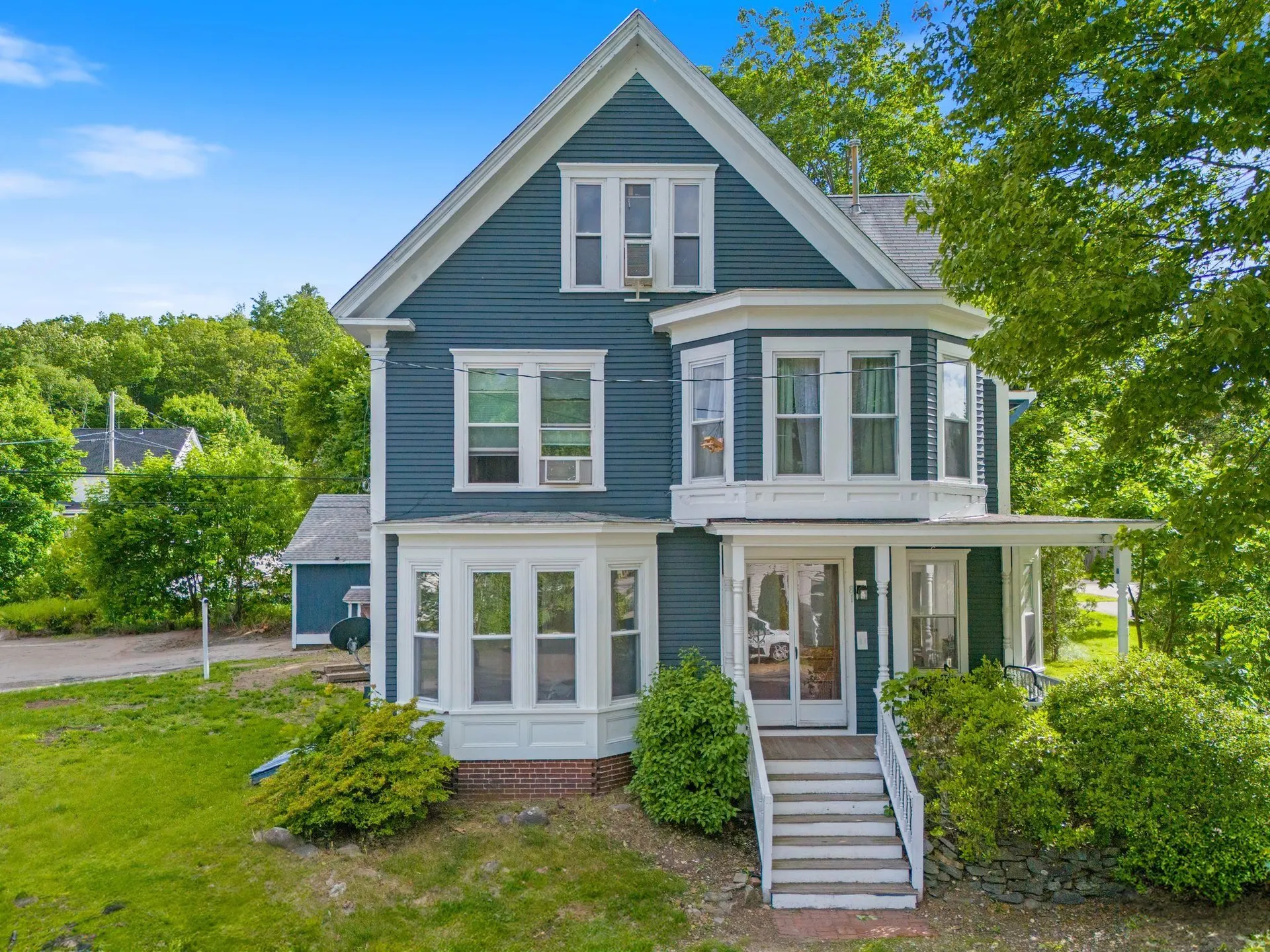 81 Main Street Raymond NH 03077