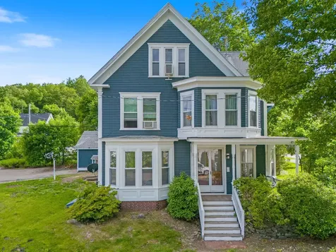 81 Main Street Raymond NH 03077