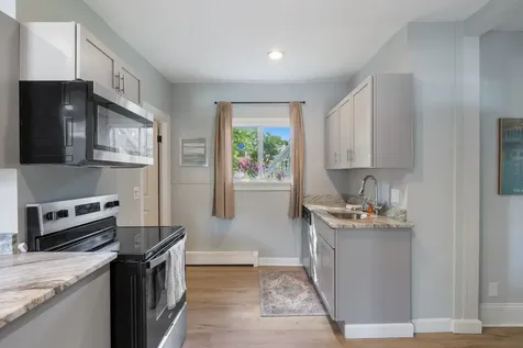 81 Main Street Raymond NH 03077