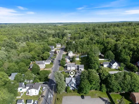 81 Main Street Raymond NH 03077