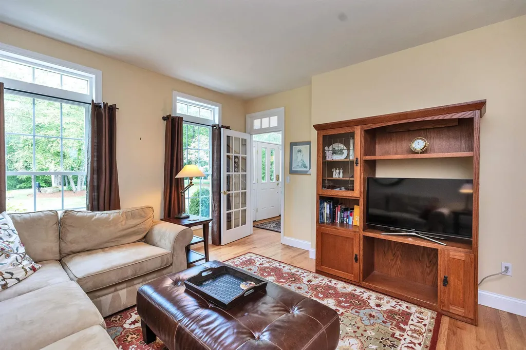 54 Pasture Road Auburn NH 03032