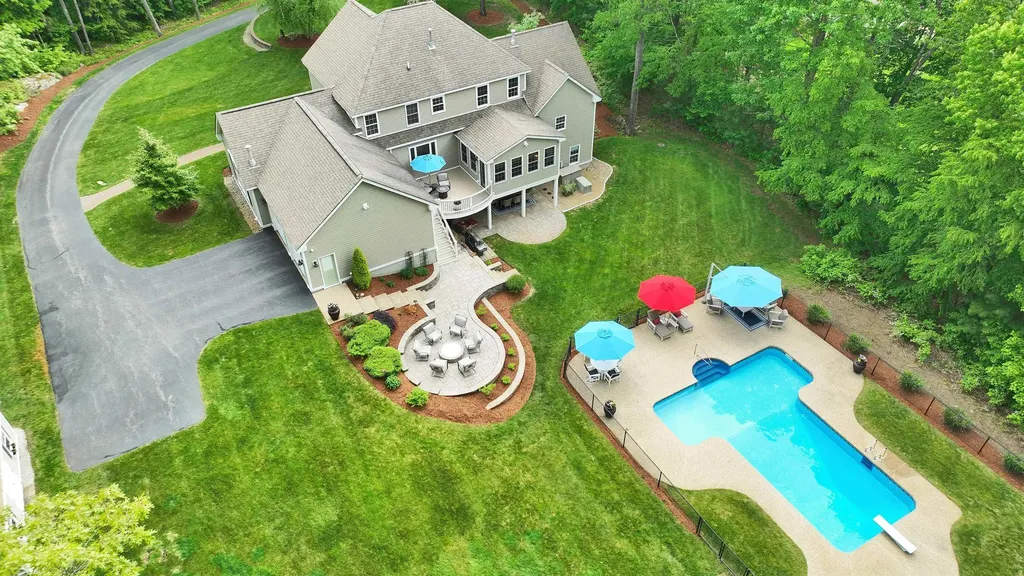 54 Pasture Road Auburn NH 03032