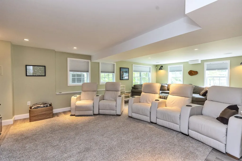 54 Pasture Road Auburn NH 03032