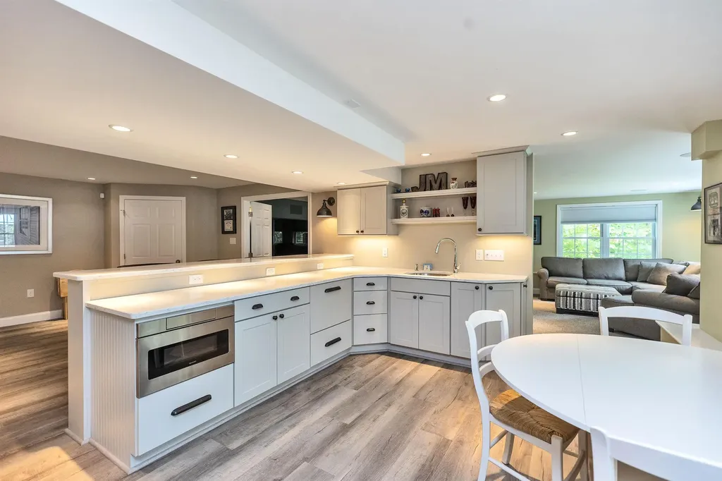 54 Pasture Road Auburn NH 03032