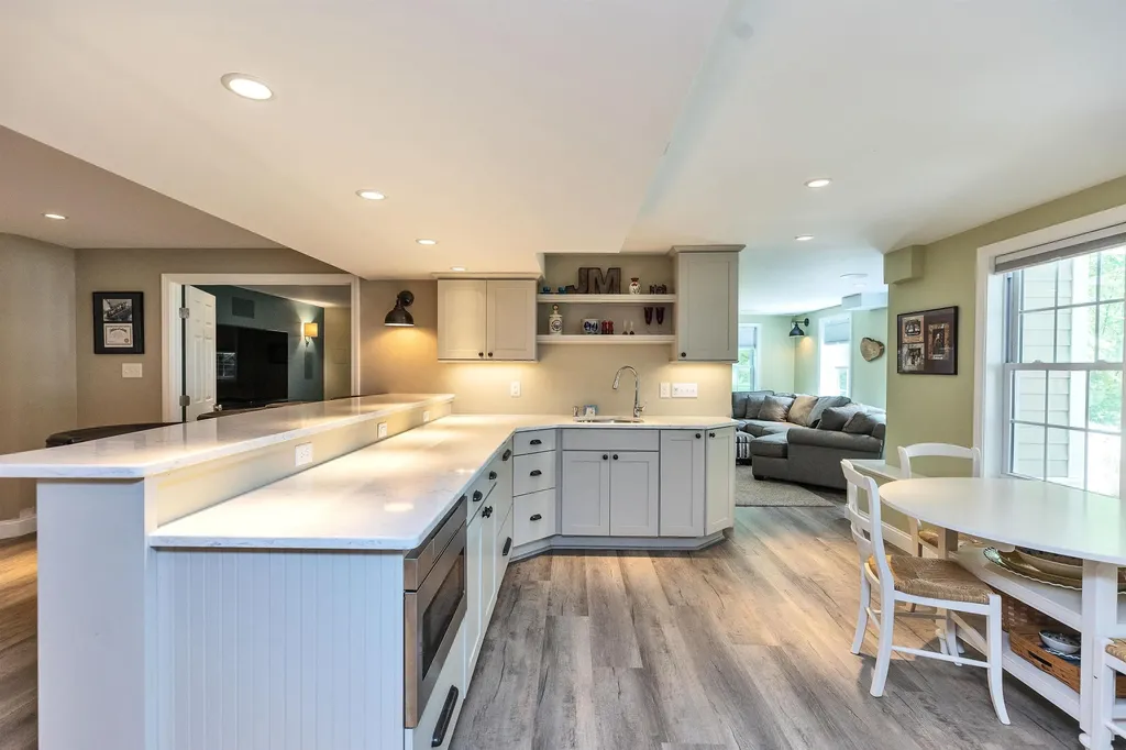 54 Pasture Road Auburn NH 03032