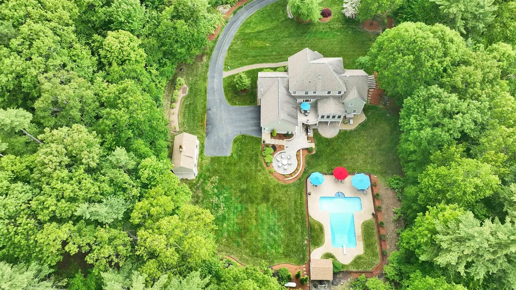 54 Pasture Road Auburn NH 03032