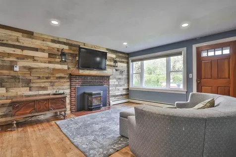 41 Larch Street Goffstown NH 03045