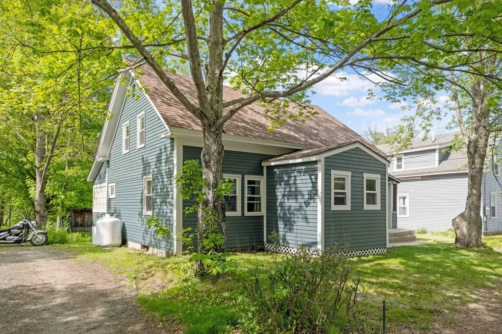 194 Pleasant Street Bristol NH 03222