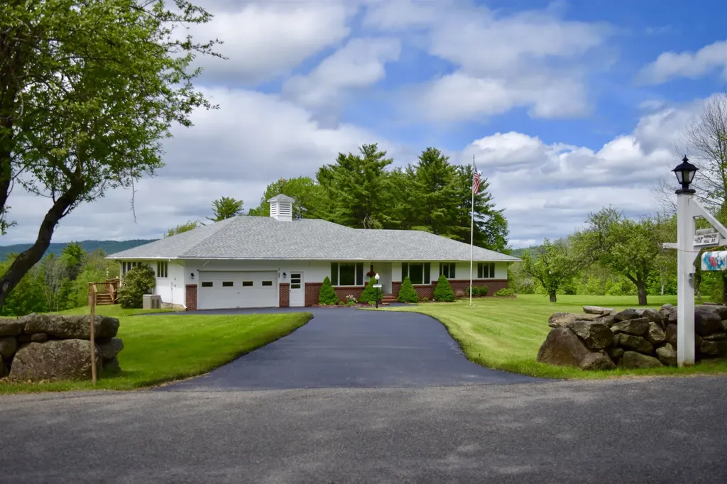 402 Pinnnacle Hill Road New Hampton NH 03256