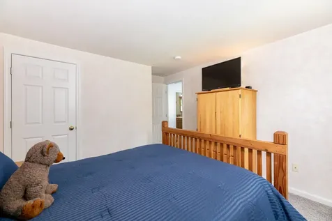 24 Watson Hill Road Raymond NH 03077