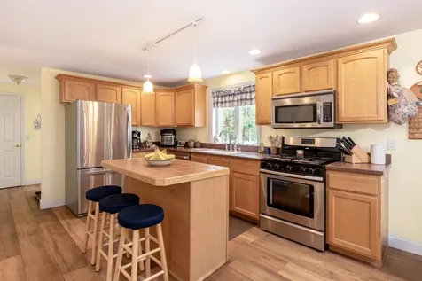 24 Watson Hill Road Raymond NH 03077