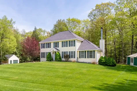 24 Watson Hill Road Raymond NH 03077