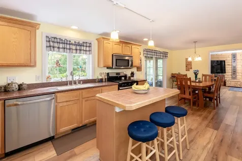 24 Watson Hill Road Raymond NH 03077