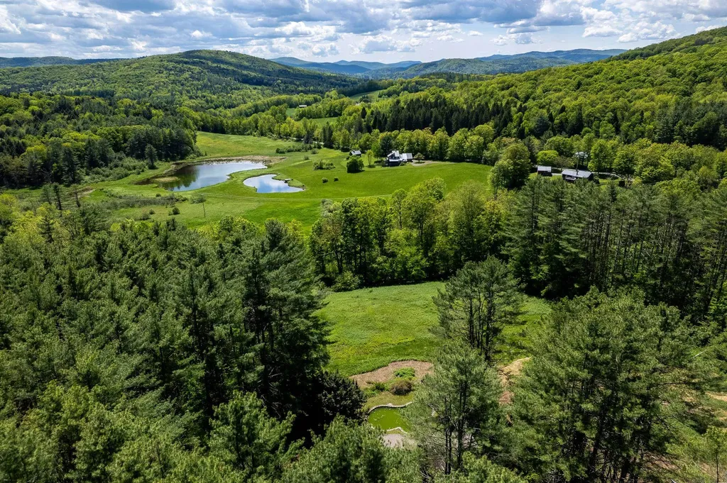 168 Thorn Apple Lane Hartford VT 05001