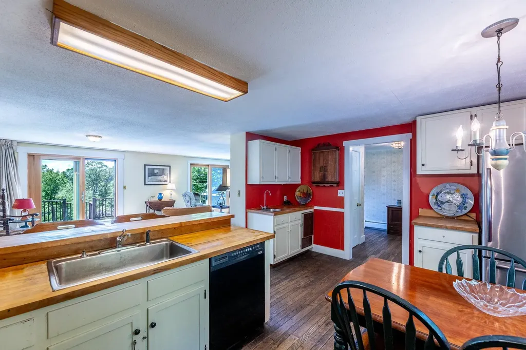 168 Thorn Apple Lane Hartford VT 05001