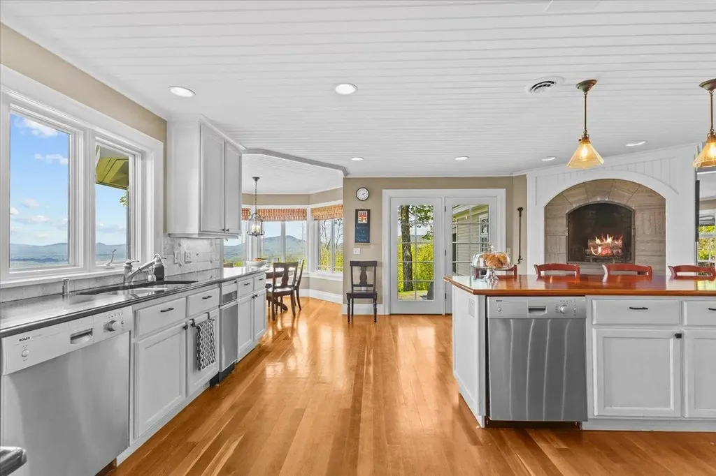 1097 Taber Ridge Road Stowe VT 05672