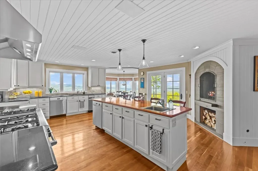 1097 Taber Ridge Road Stowe VT 05672