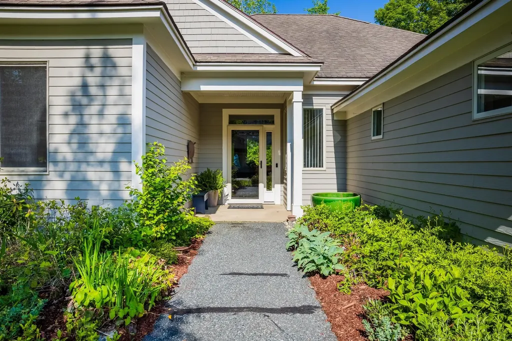 12 Apple Blossom Drive Lebanon NH 03784