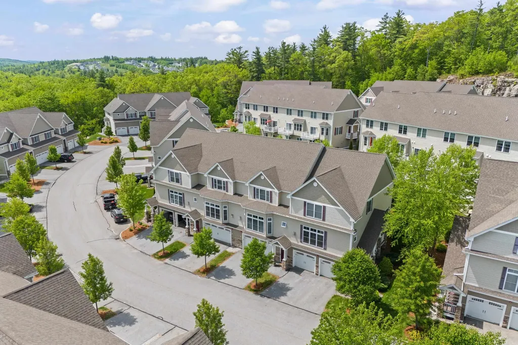 5 Manor Drive Hooksett NH 03106