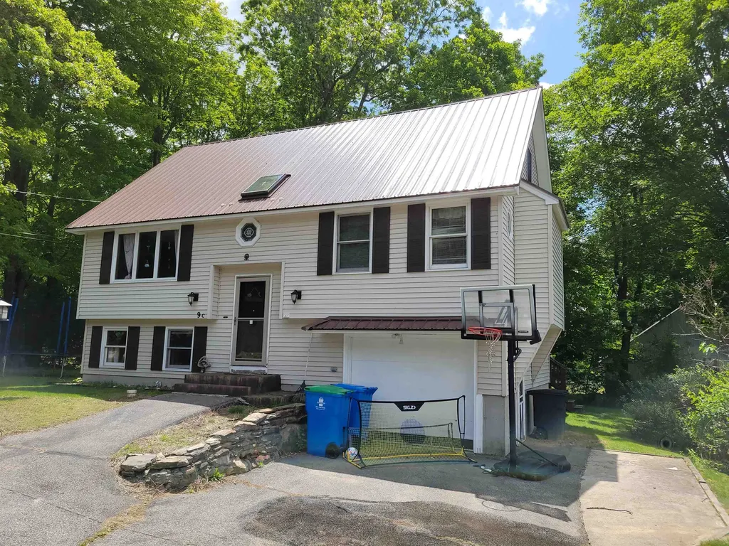 9c Kingsbury Street Derry NH 03038