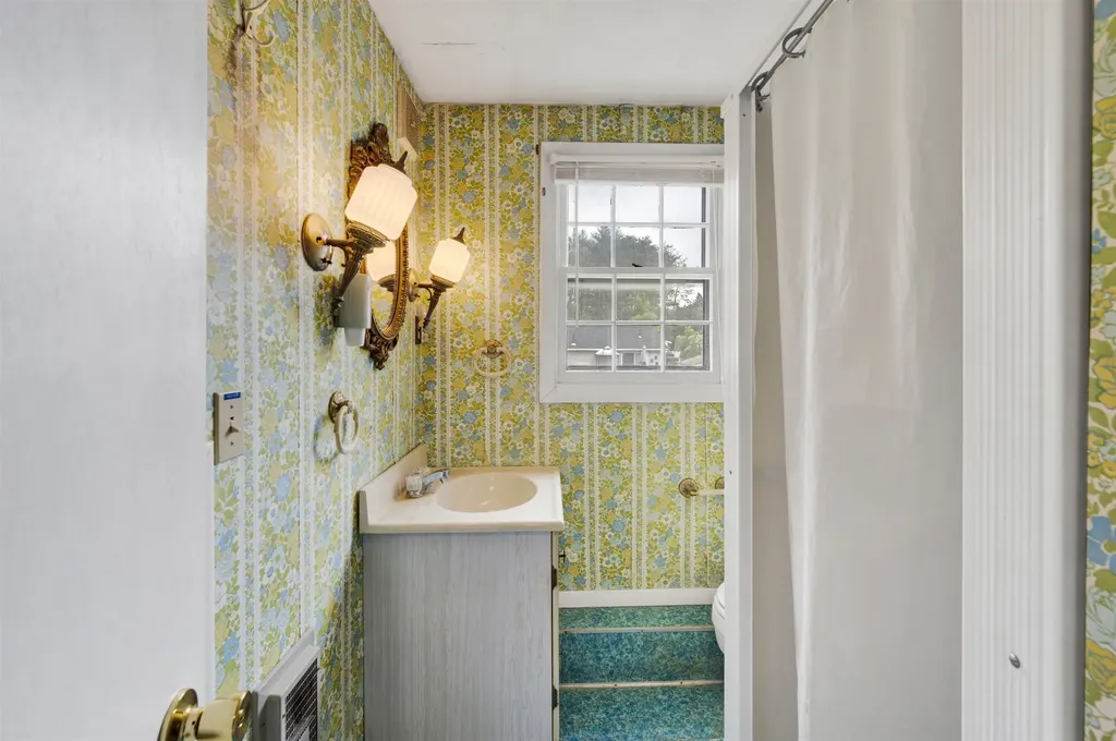 2 Cheyenne Street Dover NH 03820