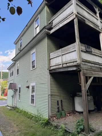 13 Pine Street Rockingham VT 05101