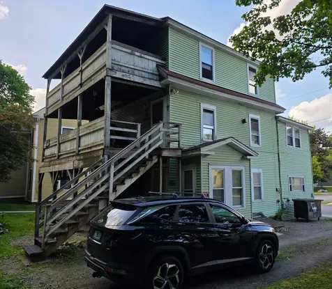 13 Pine Street Rockingham VT 05101